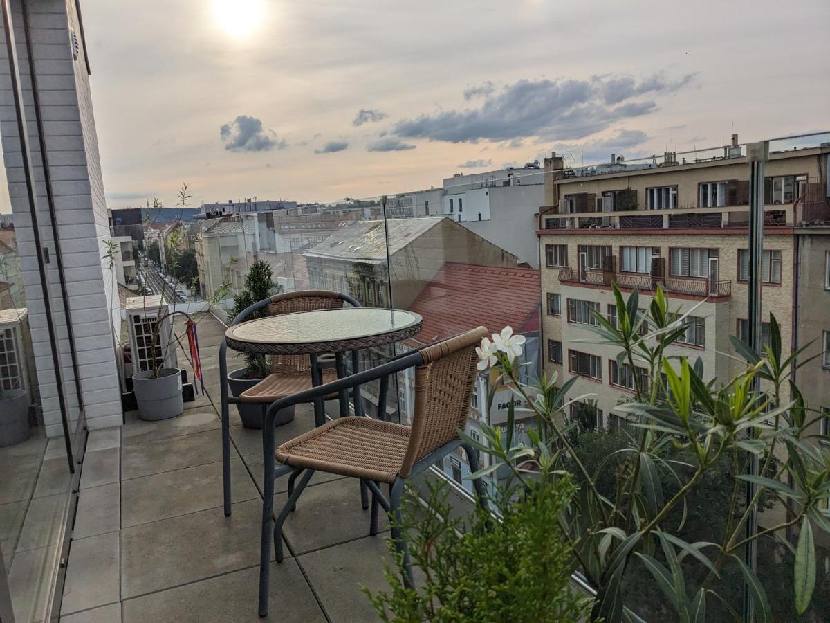 Cozy Apartment With Big Terrace In Central Prague - Karlin Exterior photo